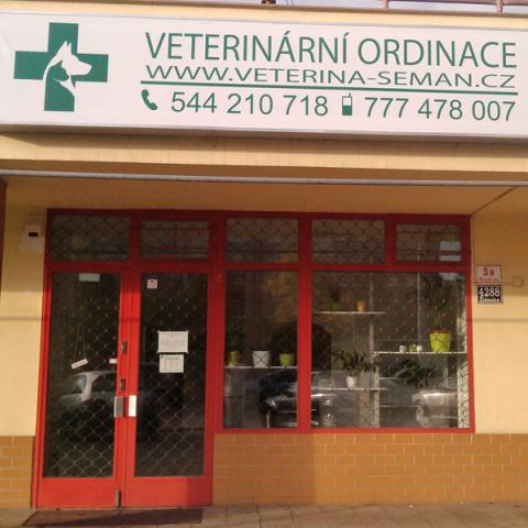 Vchod do veterinární ordinace