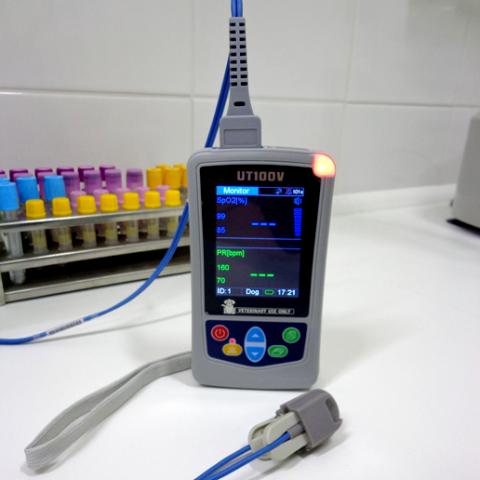 Veterinární pulzní oxymetr